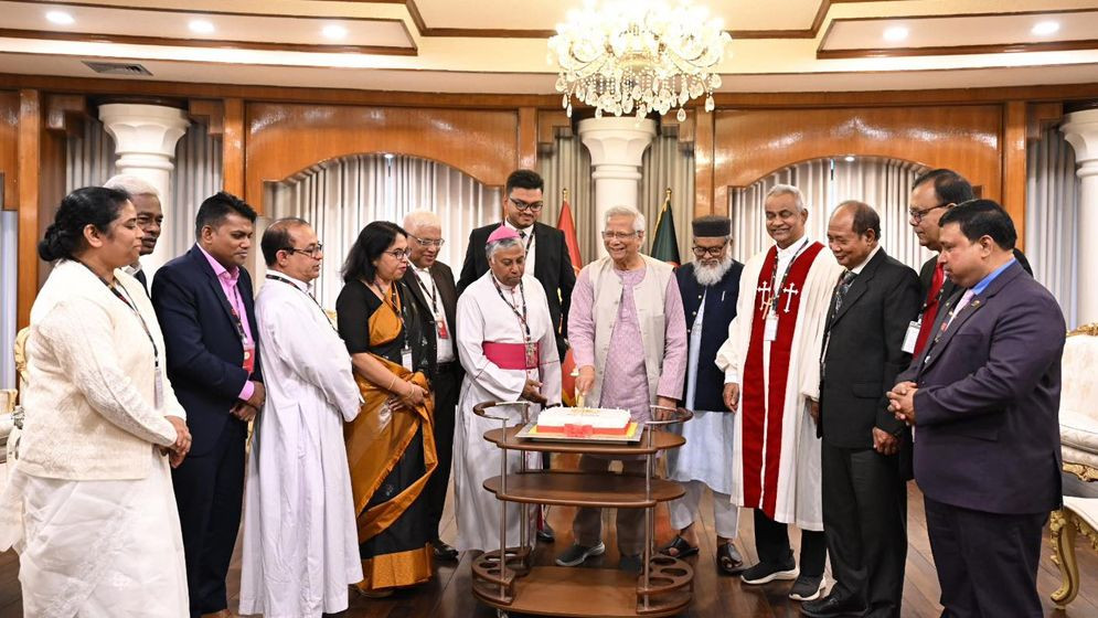 বড়দিন উপলক্ষে ধর্মীয় নেতাদের সঙ্গে প্রধান উপদেষ্টার শুভেচ্ছা...