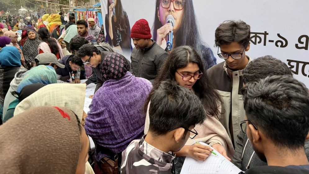 একদিনে সাড়ে ৩ হাজার ভোটারের স্বাক্ষর সংগ্রহ করেছেন তাসনিম জা...