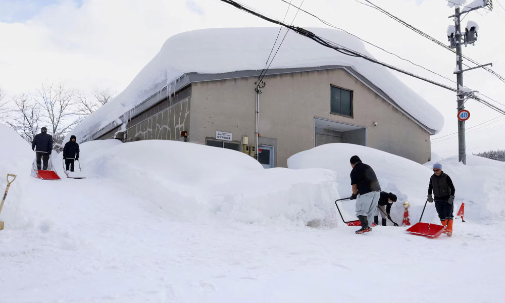 জাপানে তুষারপাতে ৩৫ জনের মৃত্যু, উষ্ণ আবহাওয়ায় নতুন ঝুঁকির স...