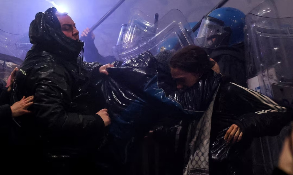 মিলানে শীতকালীন অলিম্পিকের প্রথম দিনেই সহিংসতা, গ্রেপ্তার ৬