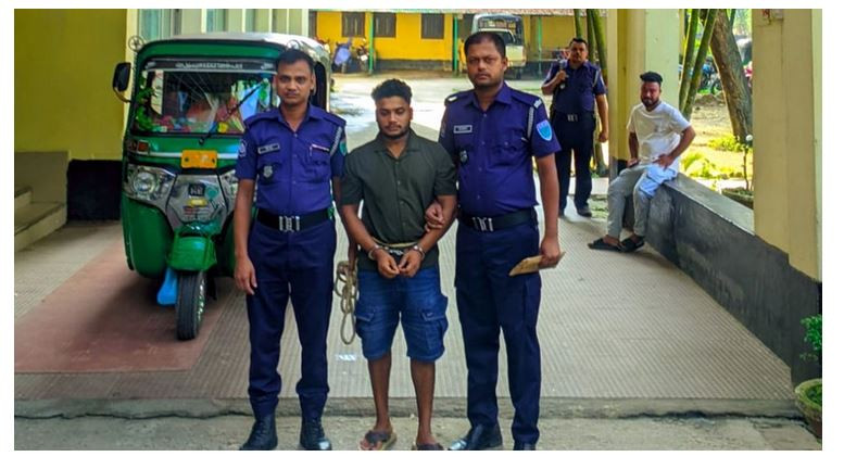 সাদাপাথর লুটকাণ্ডে মামুনকে ধরলো পুলিশ
