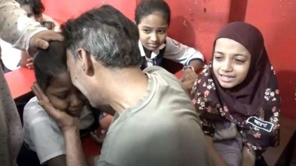 রামিসার খালি বেঞ্চ দেখে বাবার আহাজারি, কান্নায় ভেঙে পড়ল সহপা...