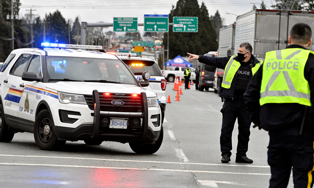কানাডায় স্কুল ও বাড়িতে বন্দুকধারীর হামলায় নিহত ৯