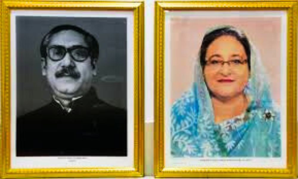 তালা ভেঙে আ. লীগ অফিসে টাঙানো হলো বঙ্গবন্ধু ও শেখ হাসিনার ছব...