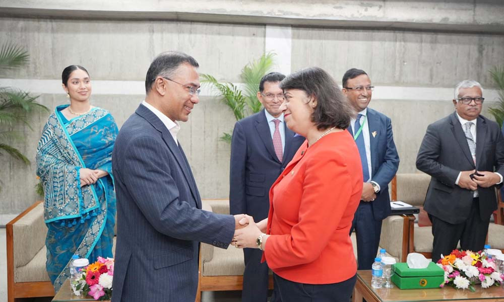 নবনির্বাচিত প্রধানমন্ত্রীর সঙ্গে ব্রিটিশ প্রতিনিধিদলের সাক্ষ...