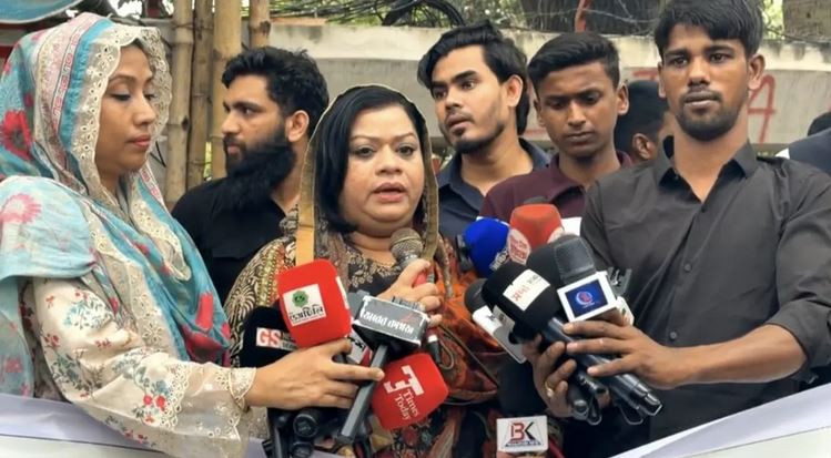 সেলিম প্রধানের মুক্তির দাবিতে পরিবারের মানববন্ধন, কাঁদলেন বো...