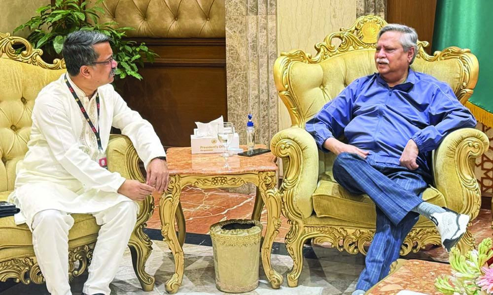 বিমানবন্দরে নেমেই উপদেষ্টার তালিকায় কাটছাঁট করেন ইউনূস-রাষ্ট...