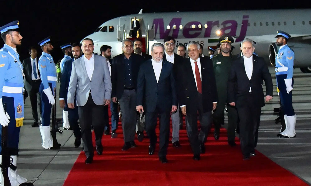 পাকিস্তানে পৌঁছেছেন ইরানের পররাষ্ট্রমন্ত্রী, আসছেন যুক্তরাষ্...