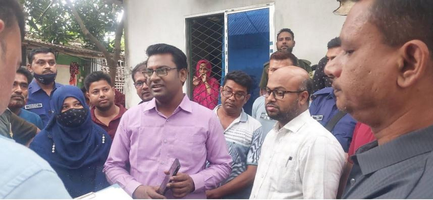 পাইকগাছায় মজুদকৃত জ্বালানি তেল উদ্ধার ; ব্যবসায়ীকে অর্থদণ্ড