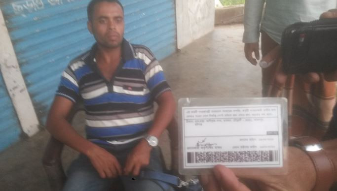 সিলেটগামী লিমন পরিবহন থেকে মাধবপুরের এক যাত্রীর টাকা ও মোবাই...