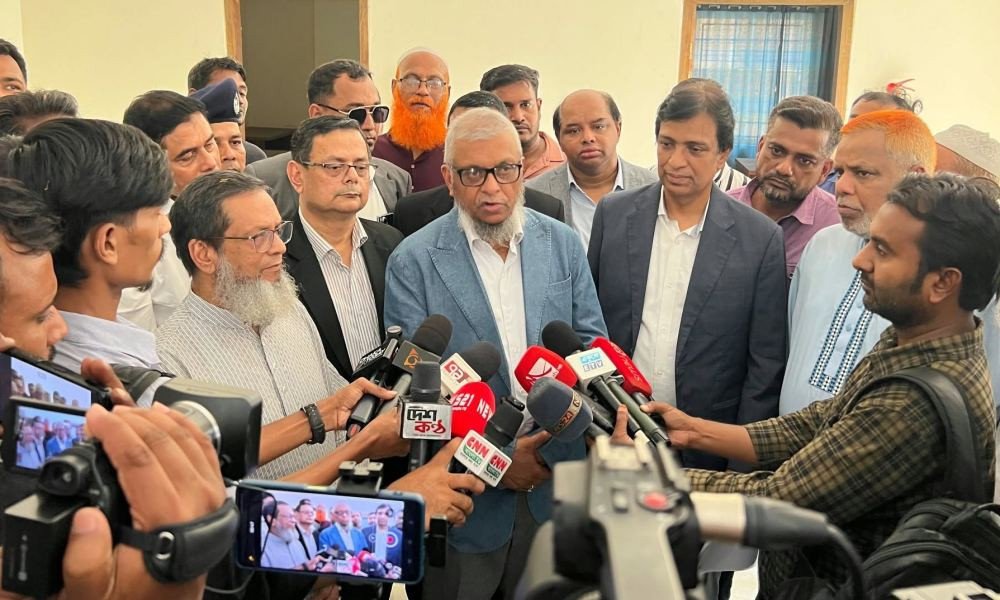 বিমানবন্দরে প্রবাসীরা হয়রানির শিকার হলে ই-মেইলে জানাতে বললেন...