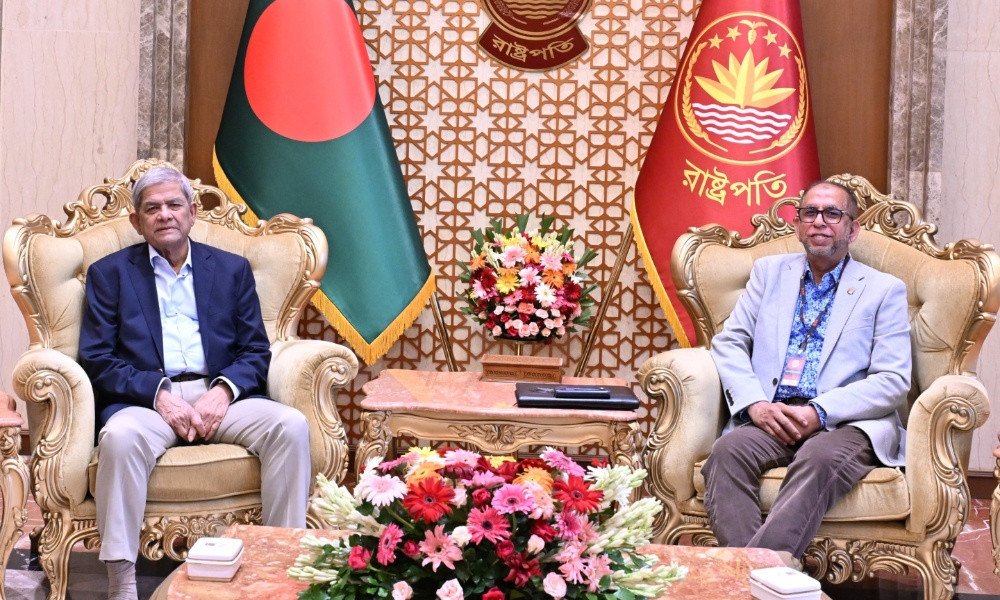 রাষ্ট্রপতির সঙ্গে নিউ হোপ গ্লোবালের চেয়ারম্যান ড. ফয়েজ উদ্দ...