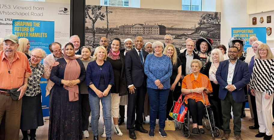 বিচ্ছিন্নতা দূর করতে টাওয়ার হ্যামলেটসের মেয়রের সঙ্গে ১৫০ ব...