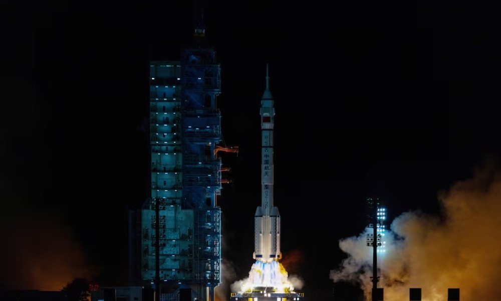 চাঁদে পানি খোঁজার মিশন পেছাল চীন, সুযোগ পাচ্ছে যুক্তরাষ্ট্র