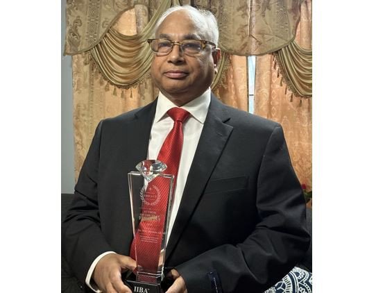 ডক্টর মহসিন আলীর হলিউড সাহিত্য পুরস্কার পেলেন