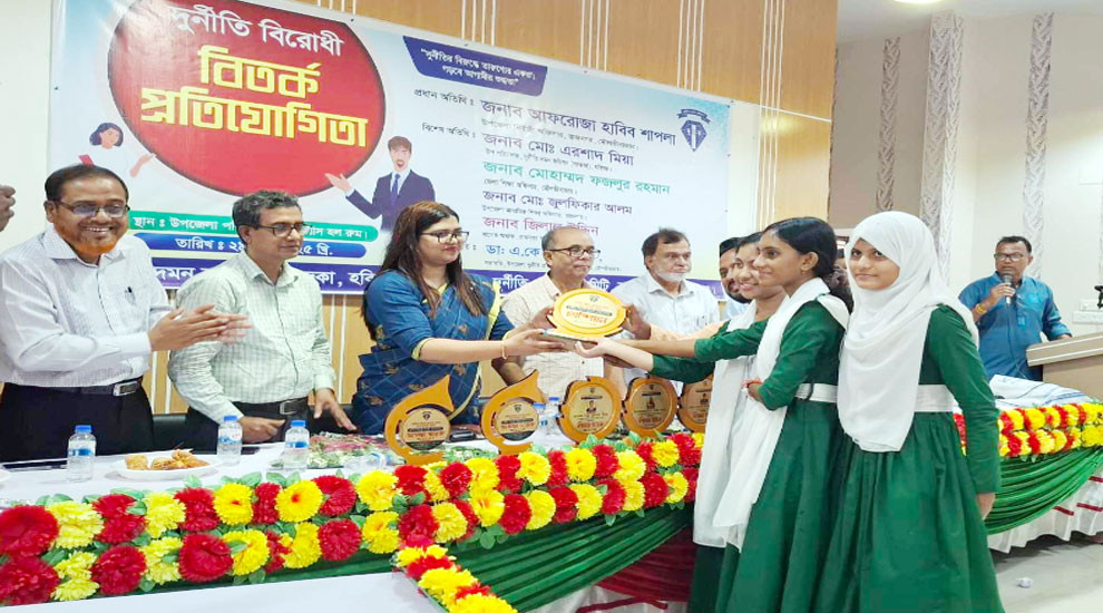 রাজনগরে দূ র্নী তি বি রো ধী বিতর্ক প্রতিযোগিতা অনুষ্ঠিত