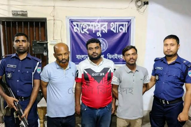 মহেশপুরে এনজিওর ঋণের টাকা ছিনতাই: ভাতিজাসহ ৩ ছিনতাইকারী গ্রে...