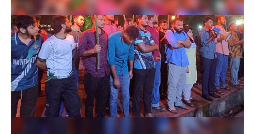 চট্টগ্রাম বিশ্ববিদ্যালয়ে হামলার প্রতিবাদে শাবিতে মশাল মিছিল