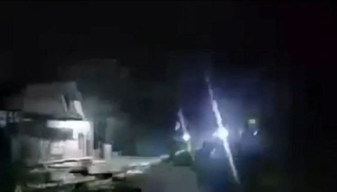 সুনামগঞ্জে ডাক্তারের সিরিয়াল নিয়ে টর্চলাইট জ্বালিয়ে দুই গ্রা...