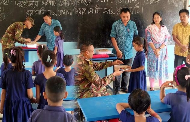 নানিয়ারচর সেনা জোন কর্তৃক শিক্ষার্থীদের মাঝে শিক্ষা সামগ্রী...