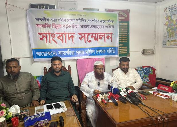 সাতক্ষীরায় সাংবাদিকের ওপর হামলা, আসামিদের প্রকাশ্য চলাফেরা,...