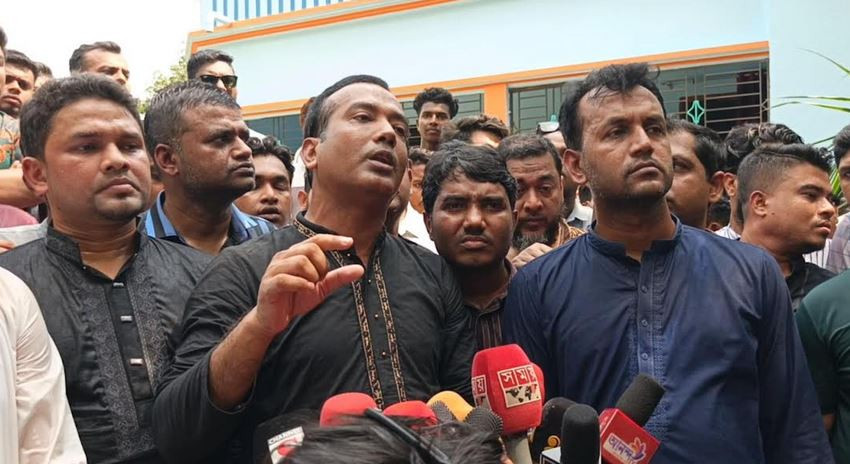 প্রাইমএশিয়া বিশ্ববিদ্যালয়ের শিক্ষার্থী নিহত পারভেজের পরিবার...